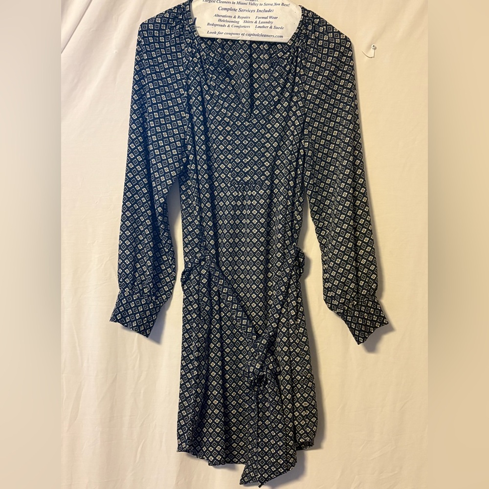 Banana Republic Black, Tan & Cream Geometric Dress with side pockets.